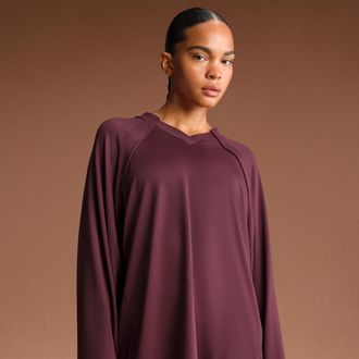 Nike Womens SKIMS Airy Oversized V-Neck Long-Sleeve Top in Red | LSLSL8630W-CUR