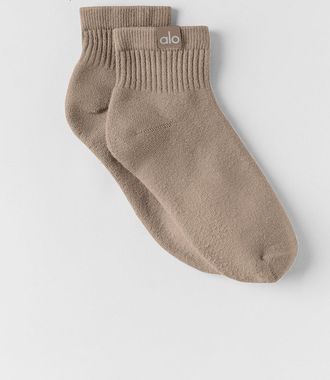 Alo | Quarter Crew Street Socks in Gravel Beige, Size: Medium