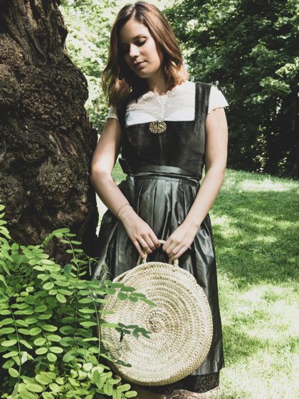 Diese Taschen passen zum Dirndl – und auch noch danach!