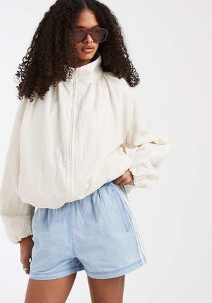 adidas Originals Pantaloncini in denim lavaggio chiaro blu