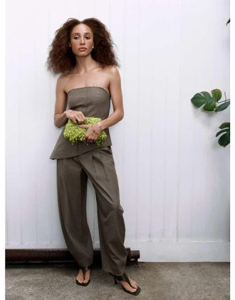 Topshop Pantaloni sartoriali bombati marroni con fondo grezzo in coordinato-Marrone