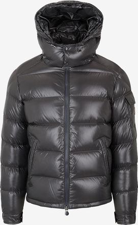 Moncler Kurze Kapuzendaunenjacke aus Lack-Nylon Moncler Maya