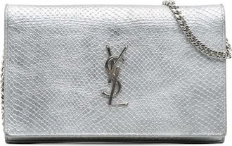 Saint Laurent Borsa a tracolla Kate in pelle goffrata effetto pitone con monogramma e catena 2000-2025 - Argento