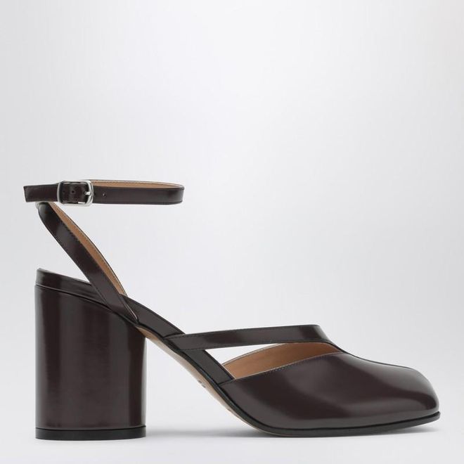 Brown Tabi sandals in brushed leather