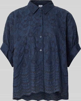 Emily van den Bergh Relaxed Fit Bluse mit Lochstickerei in Blau, Gr&ouml;&szlig;e L/XL