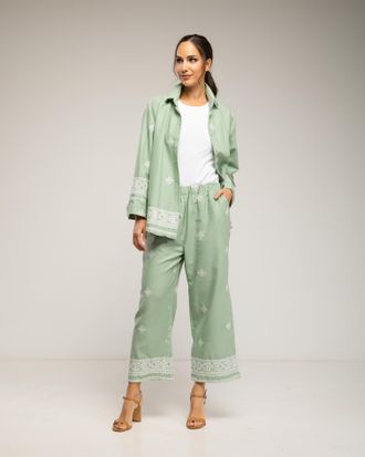 Tantra Set van geborduurd overhemd en broek, met elastische taille en zakken