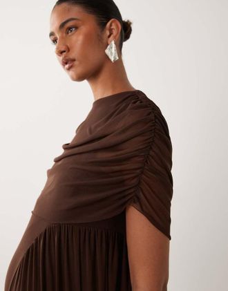 Vero Moda Vestito lungo con mantella marrone caff&egrave;