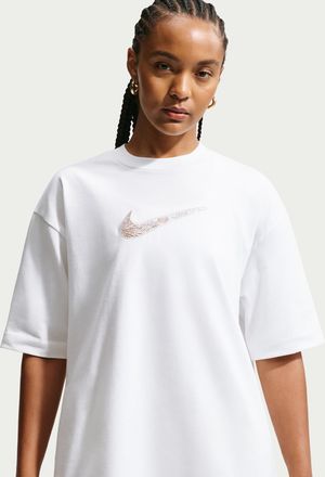 Nike Womens Naomi Osaka Oversized T-Shirt in White | II6552-121