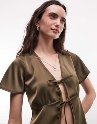 Reclaimed Vintage top in raso con nodo davanti color oliva-Verde