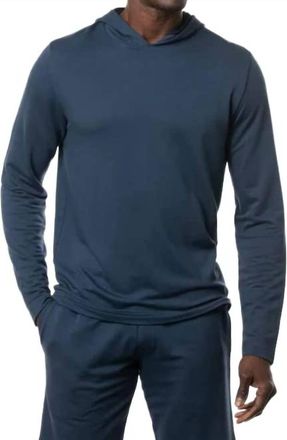 Travis Mathew Cloud Light Pullover Sweater In Insignia
