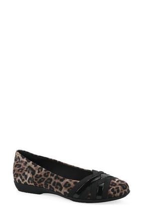 White Mountain Chic Flat in Tan/Leopard/Nylon at Nordstrom Rack, Size 9.5