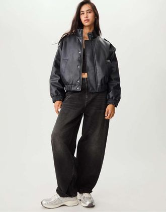 Stradivarius Giacca bomber in pelle sintetica nera-Nero