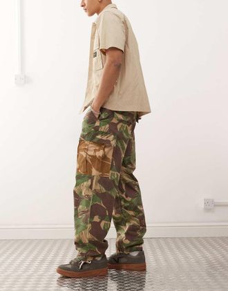 Deus Arts & Crafts - Pantaloni cargo con motivo mimetico multicolore