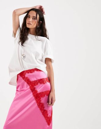 Never Fully Dressed Gonna lunga in raso rosa e rosso con finiture in pizzo in coordinato