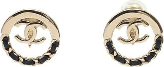 Chanel Orecchini tondi CC a clip in pelle intrecciata con placcatura oro 2022