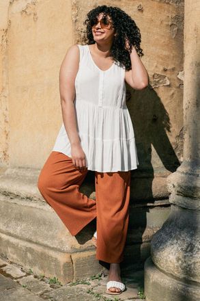 Roman Lace Woven Button Vest