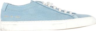Common Projects Vrouwelijke Perforated Achilles Sneakers in Lichtblauw Suède van Common Projects