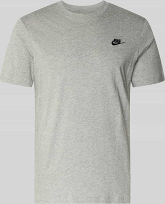 Nike T-Shirt mit Label-Stitching in Hellgrau Melange, Gr&ouml;&szlig;e XXL
