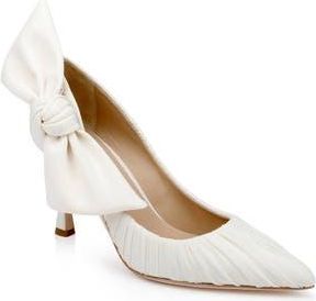 Badgley Mischka Vanesa Pointed Toe Pump in Ivory Fabric at Nordstrom Rack, Size 7.5