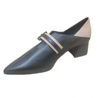 Ezzio Womens Pointy Toe Pump In Black/cream