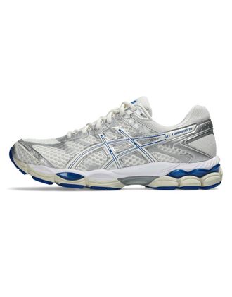 Asics Gel-Cumulus 16 in crema, argento e blu-Neutro