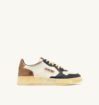 Autry SNEAKERS MEDALIST LOW SUPER VINTAGE IN PELLE BIANCA RAME E SPACE