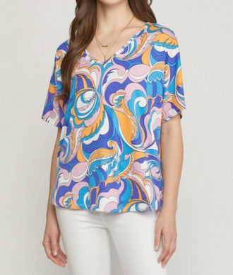 Entro Abstract V-Neck Top In Blue