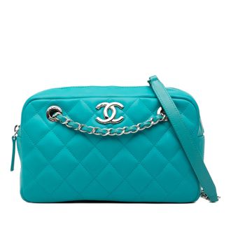 Chanel Eengemaakte Medium CC Gequilt Rubberized Lambskin Coco Regen Camera Tas