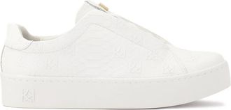 Kazar Witte sneakers met reli&euml;f monogrammen - Dames - Sneakers - Wit - 40 EU - Leer - Schoenen