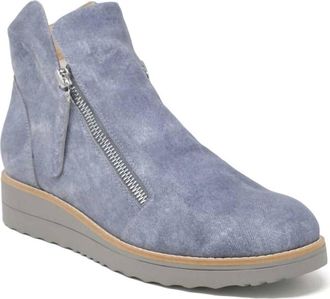 Django & Juliette Womens Ohmy Sneaker In Washed Denim Leather