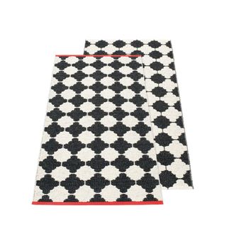 Pappelina Marre Wendeteppich, 70 x 150 cm, black / vanilla
