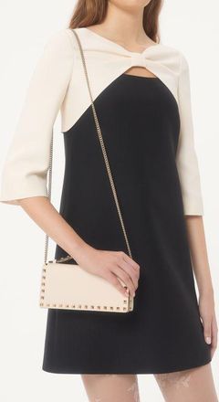 Valentino Garavani Portafoglio Con Catena Rockstud In Vitello Granato Donna LIGHT IVORY UNI