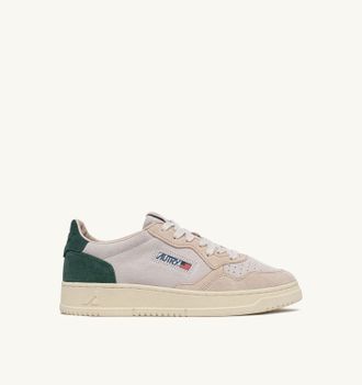 Autry MEDALIST LOW SNEAKERS IN TRICOLOR SAND AND GREEN SUEDE