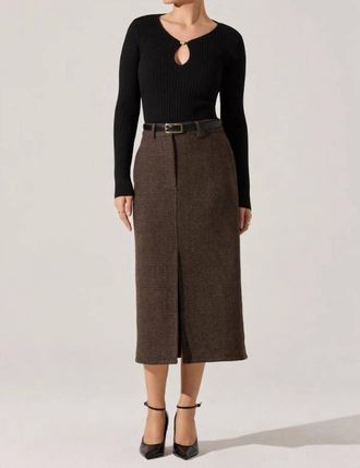 Astr Lynly Ribbed Keyhole Sweater In Black