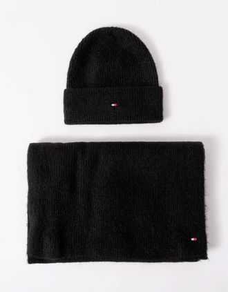 Tommy Hilfiger Womens Tommy Hilfiger Essential Flag Fuzzy Womens Beanie & Scarf Gift Set - Black - Size: ONE size