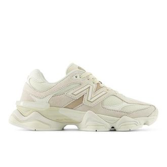 New Balance Unisex 9060 en Beige/Gris, Gamuza/Malla, Talla 37.5