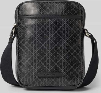 Calvin Klein Handtasche mit Logo-Muster und Schulterriemen in BLACK, Gr&ouml;&szlig;e 1