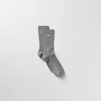 Alo | Half-Crew Understated Socks in Lunar Grey, Size: Medium