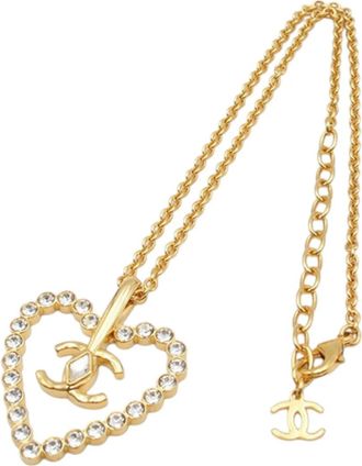 Chanel Collana placcata oro con pendente CC a cuore con cristalli 2023