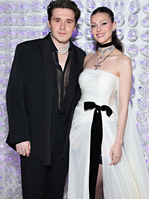 Brooklyn Beckham mit seiner Frau Nicola Peltz Beckham auf der Met Gala 2023.