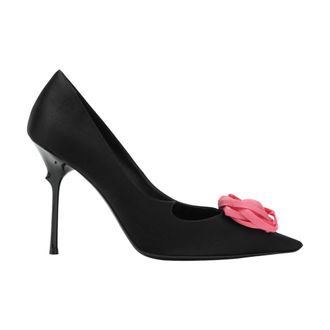 Roger Vivier Epine Rose Pump