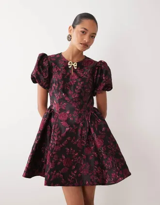 Sister Jane Sister Jane vestito corto mini in jacquard con maniche a sbuffo e dettaglio fiocco con strass, nero e rosa