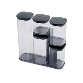 Joseph Joseph Podium Joseph Joseph, Set De 5 Botes De Almacenamiento Con Soporte, Herm&eacute;ticos, F&aacute;ciles De Verter, Ideal Para Alimentos Secos, Color Gris, 500 Ml A 1.