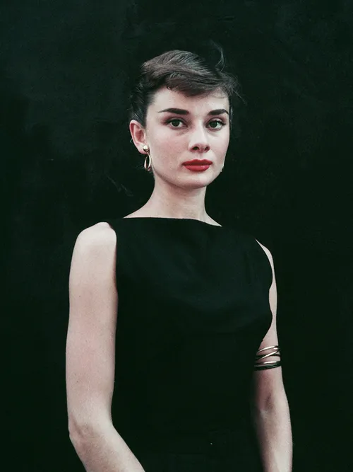 Audrey Hepburn, Audrey Hepburn movies, Audrey Hepburn old, Audrey Hepburn height, Audrey Hepburn style, Audrey Hepburn breakfast at tiffanys, Audrey Hepburn style 1950s, Audrey Hepburn style 1960s, Audrey Hepburn career, breakfast at tiffanys, sabrina, 1950s hollywood