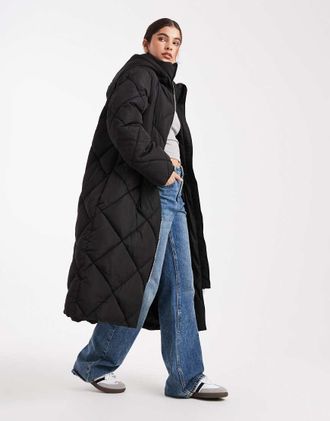 Miss Selfridge Piumino lungo trapuntato nero con cappuccio
