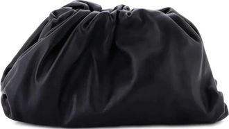 Bottega Veneta The Pouch Leather Teen clutch bag - Zwart