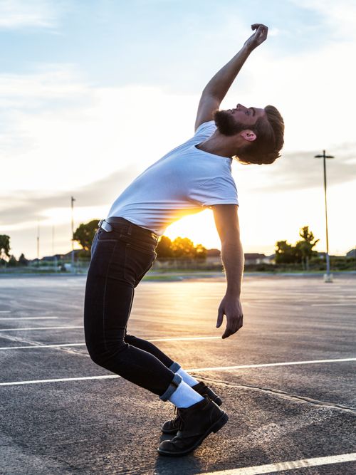 Mann im 50er Jahre Stil