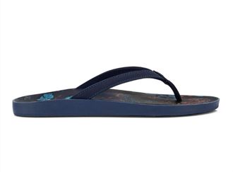 Olukai WomenS Puawe Cushioned Beach Sandals In Midnight Navy Barrier Reef