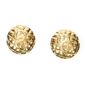 Chanel Large CC Quilted Round Clip On Earrings Oorbellen
