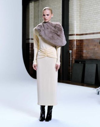 Asos Vestito lungo a maniche lunghe in modal color latticello con arricciature-Giallo